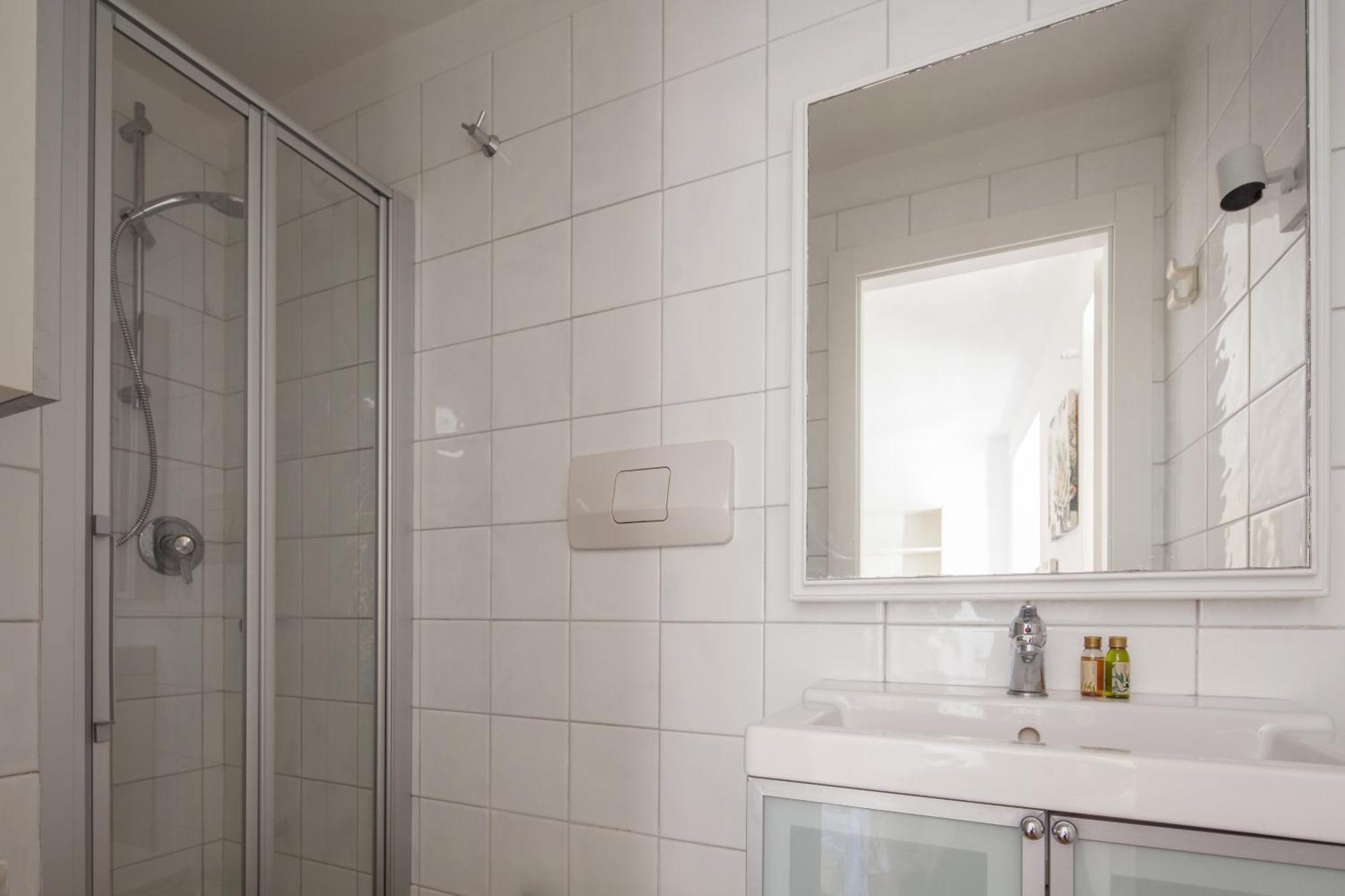 Vicolo Apartment, Pedestrian Centre, 2Bdr, 2,5 Bth, Aircondo, Private Parking, Easy To Train And Ferries, City Life La Spezia Bagian luar foto