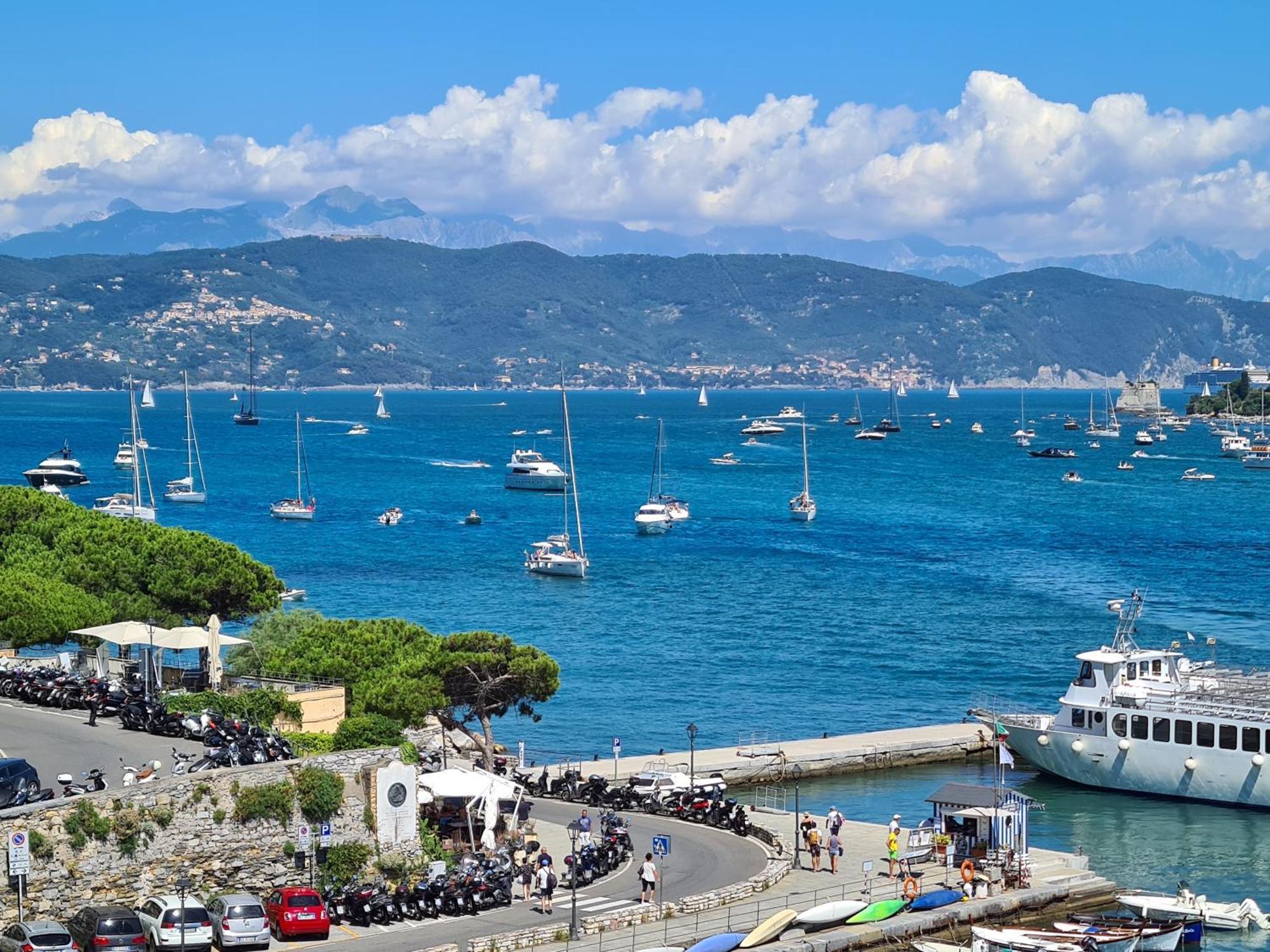 Vicolo Apartment, Pedestrian Centre, 2Bdr, 2,5 Bth, Aircondo, Private Parking, Easy To Train And Ferries, City Life La Spezia Bagian luar foto