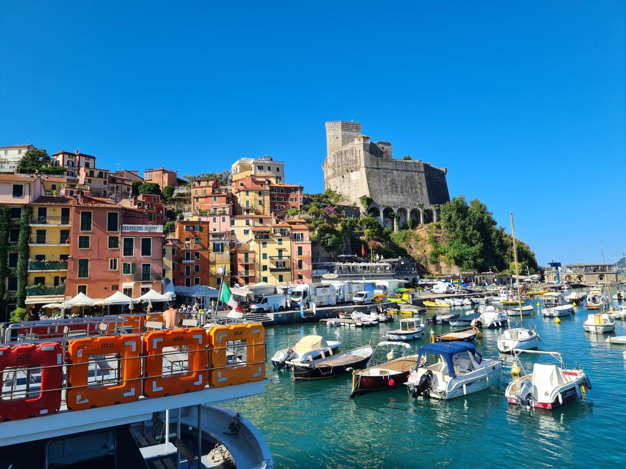 Vicolo Apartment, Pedestrian Centre, 2Bdr, 2,5 Bth, Aircondo, Private Parking, Easy To Train And Ferries, City Life La Spezia Bagian luar foto